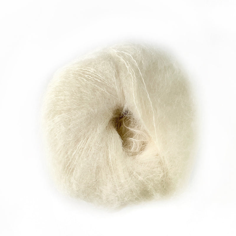 Uma (37 % Baby Suri - 37 % Super Kid Mohair - 26 % Seda morera)