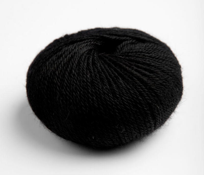 ECO PUNA BLACK (100% baby alpaca sin tintura) LUXURY YARN